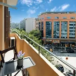 Private Pristine Balcony Home- Heart Of The Center Appartamento