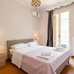 Private Pristine Balcony Home- Heart Of The Center Appartamento *