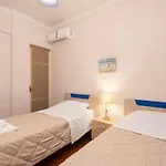Private Pristine Balcony Home- Heart Of The Center Appartamento