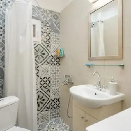 Apartment Private Pristine Balcony Home- Heart Of The Center *