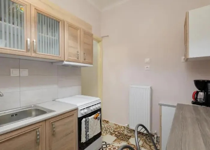 Private Pristine Balcony Home- Heart Of The Center *