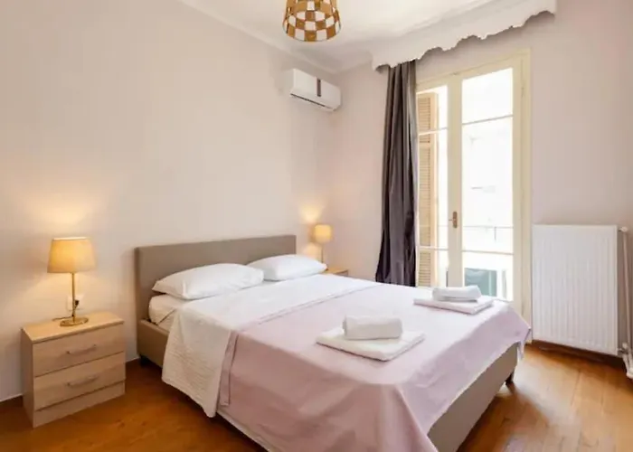 Private Pristine Balcony Home- Heart Of The Center Apartamento *