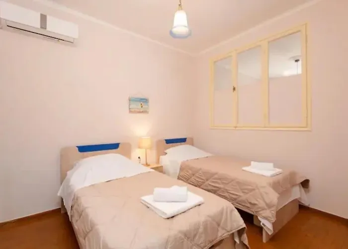 Apartamento Private Pristine Balcony Home- Heart Of The Center Tesalónica