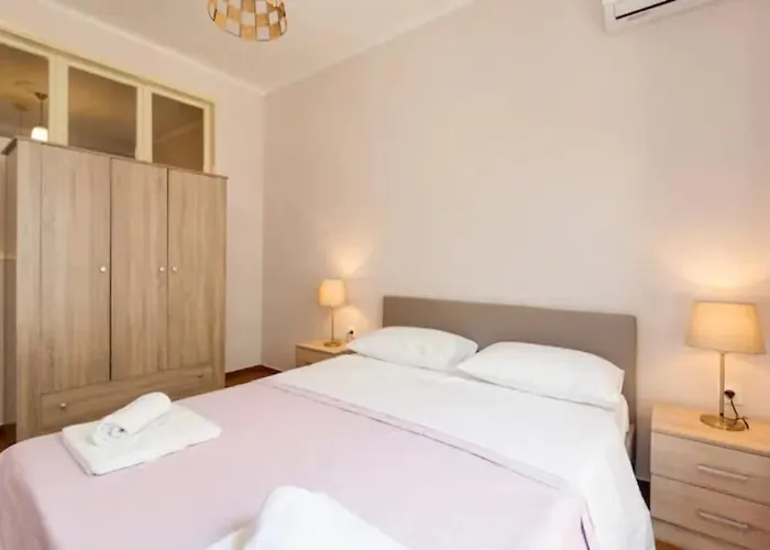 Apartamento Private Pristine Balcony Home- Heart Of The Center