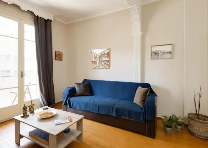 Private Pristine Balcony Home- Heart Of The Center Apartamento