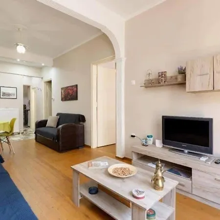 Private Pristine Balcony Home- Heart Of The Center Thessaloniki