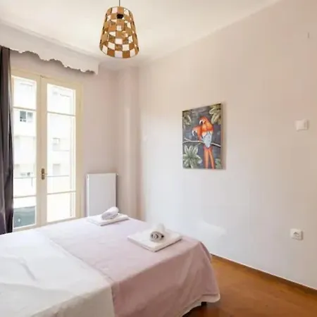 Private Pristine Balcony Home- Heart Of The Center