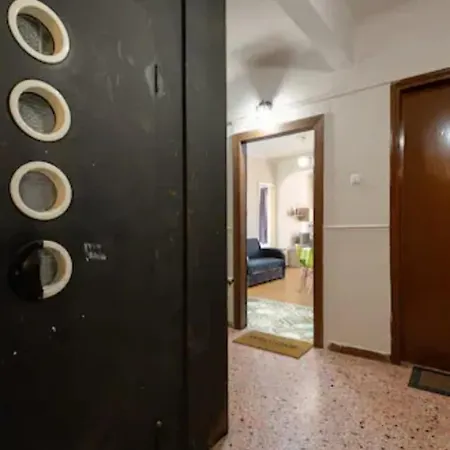 Private Pristine Balcony Home- Heart Of The Center Apartmán *