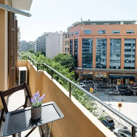 Private Pristine Balcony Home- Heart Of The Center *