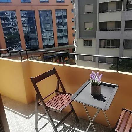 Private Pristine Balcony Home- Heart Of The Center *