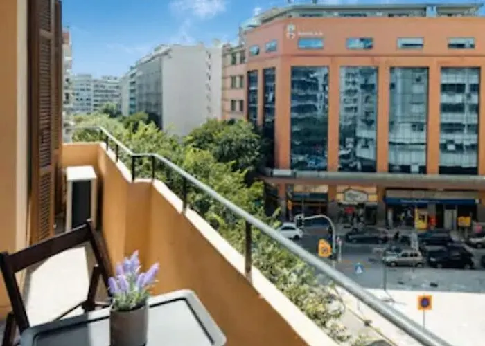 Private Pristine Balcony Home- Heart Of The Center