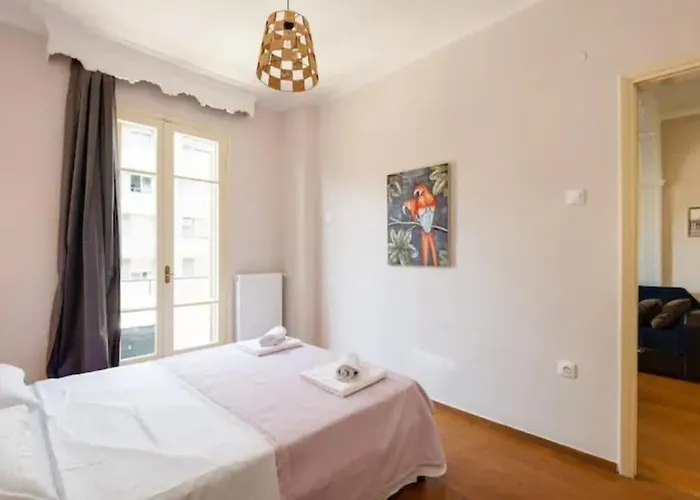 Private Pristine Balcony Home- Heart Of The Center