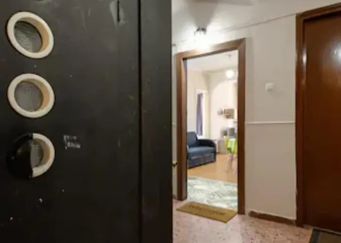 Private Pristine Balcony Home- Heart Of The Center Appartamento *