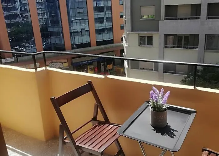 Private Pristine Balcony Home- Heart Of The Center *