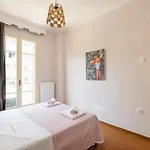 Private Pristine Balcony Home- Heart Of The Center
