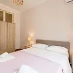Apartman Private Pristine Balcony Home- Heart Of The Center