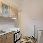 Private Pristine Balcony Home- Heart Of The Center Szaloniki
