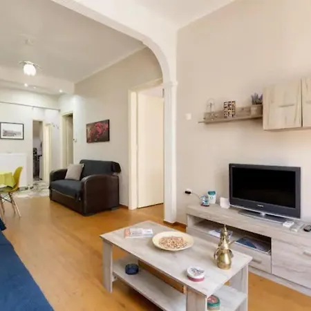 Private Pristine Balcony Home- Heart Of The Center *